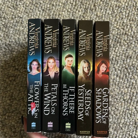 V. C. Andrews Book Bundle - Picture 3 of 3